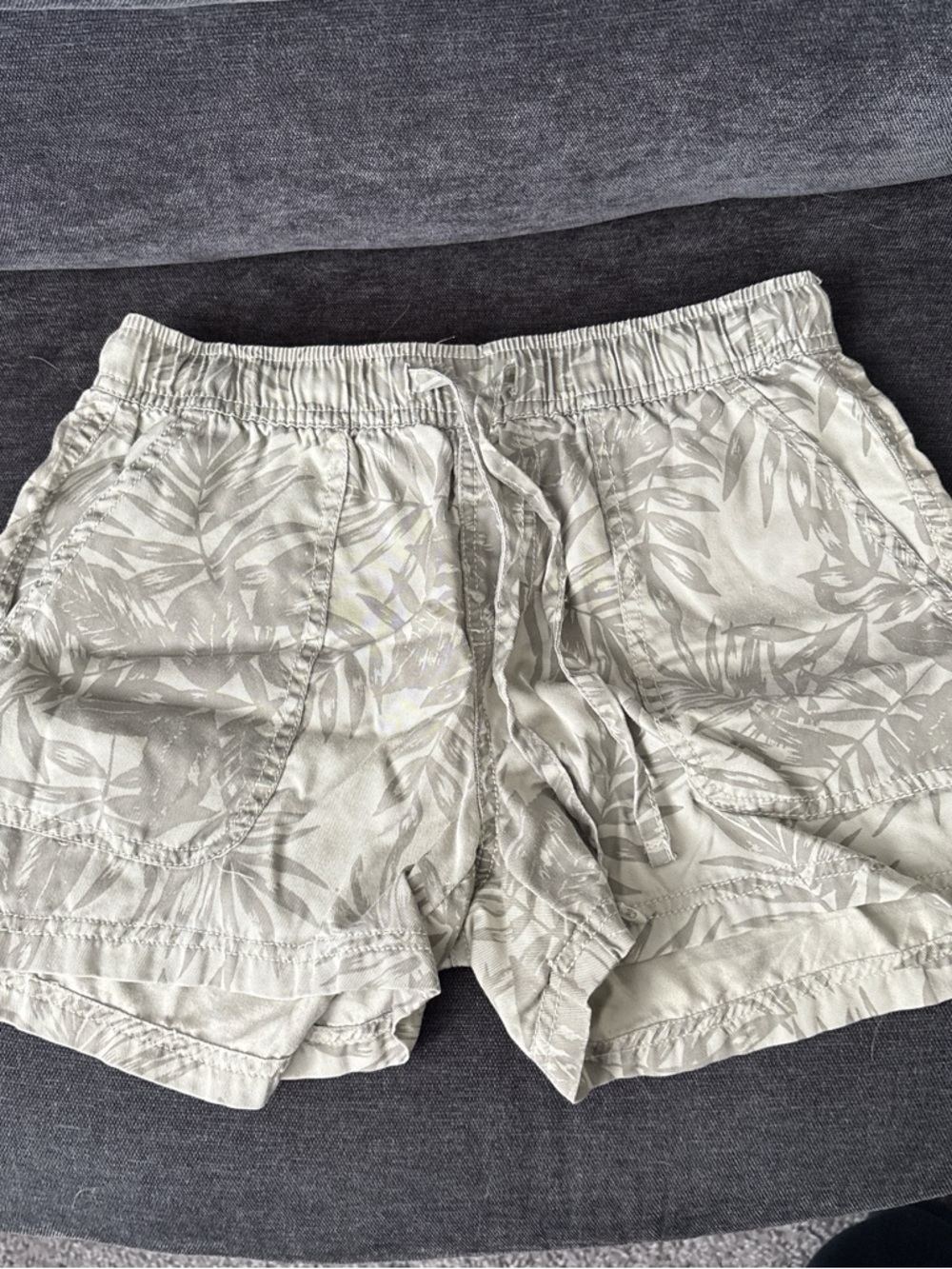 Light Green Floral Print Women’s Drawstring Shorts